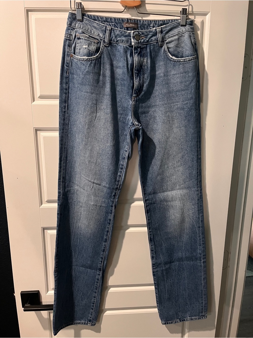 DL1961 Women’s Straight Leg Jeans in Medium Blue Wash